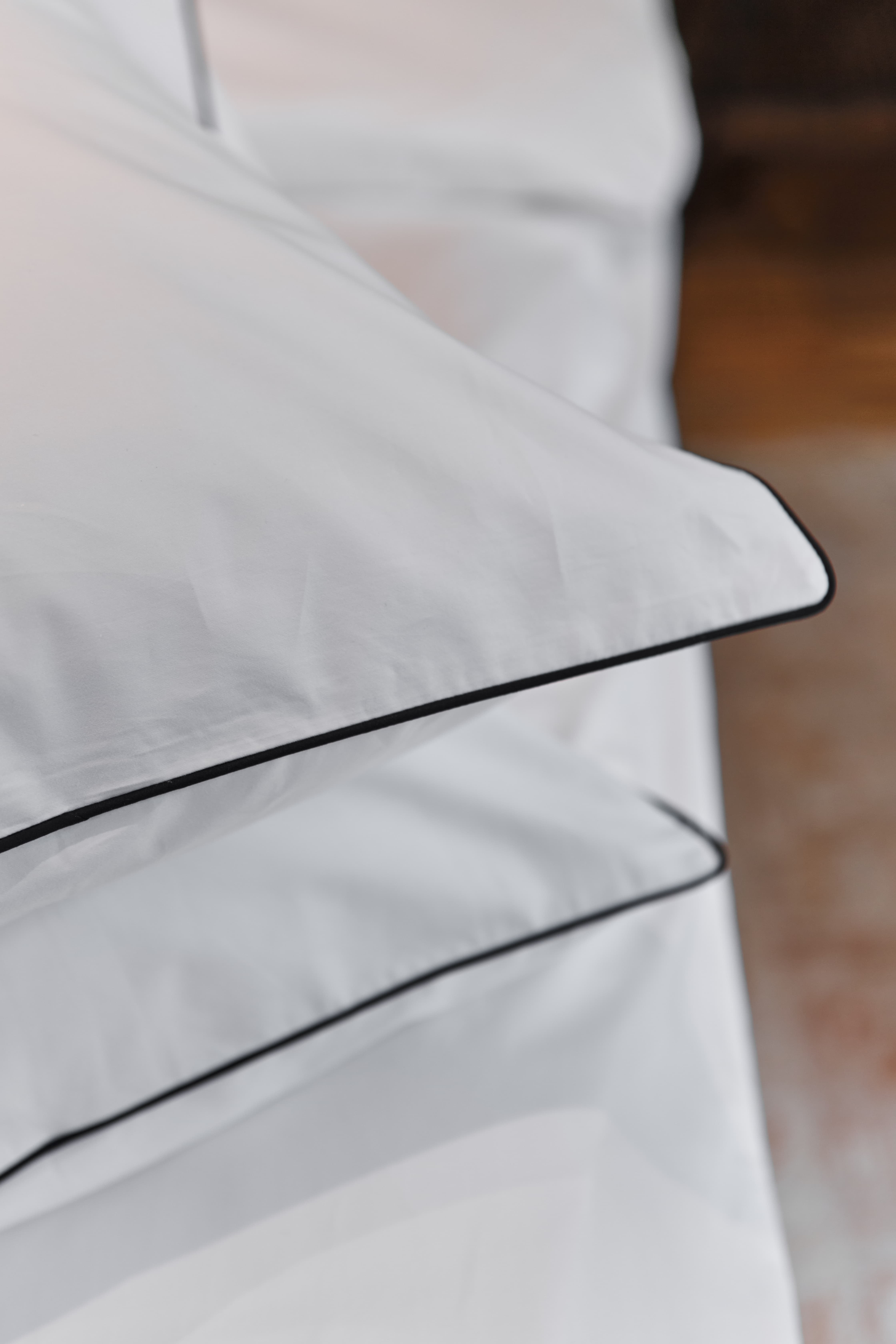 Постільна білизна CIRCULAR  SATIN TC400 з чорним кантом 3